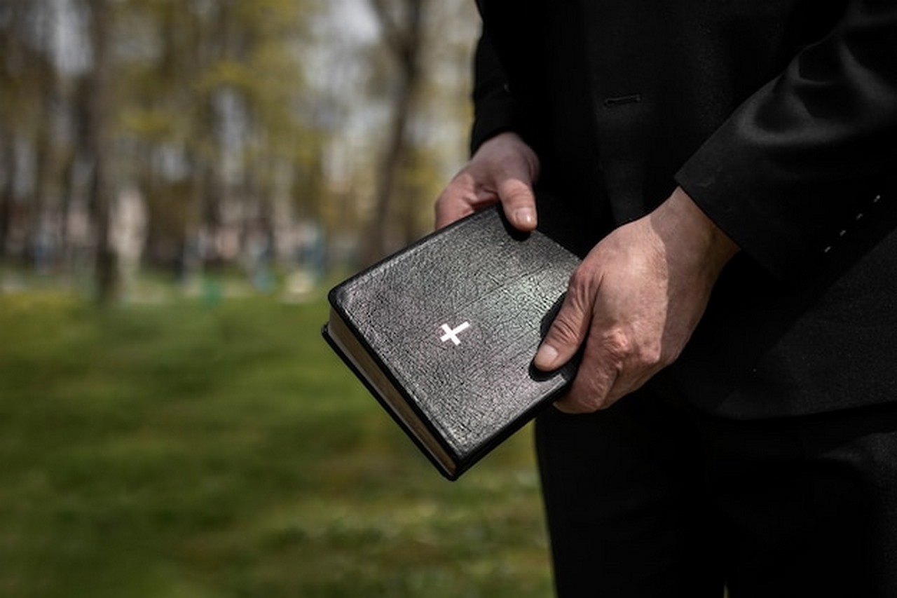 Jaki wybrać prezent dla księdza